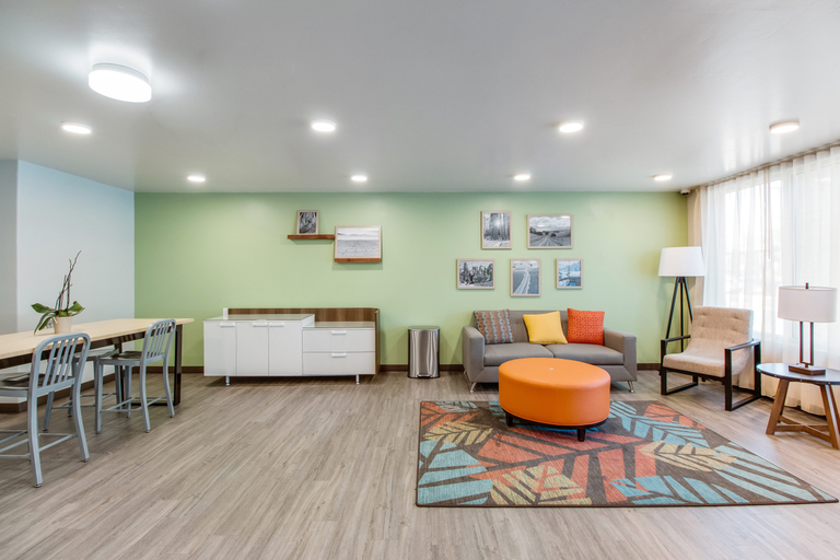 Public Area 2, WoodSpring Suites Bakersfield Airport, Kern