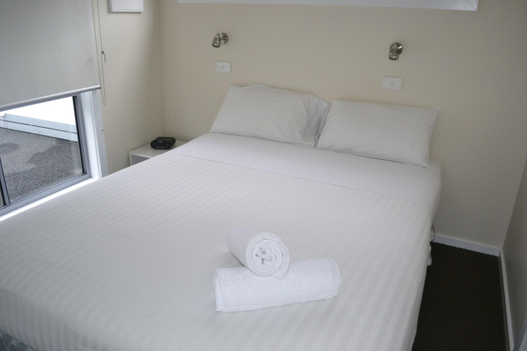 Room 4, Portland Holiday Village, Glenelg - Portland
