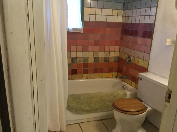 Bathroom 3, Taos Goji Farm & Eco-lodge Retreat, Taos