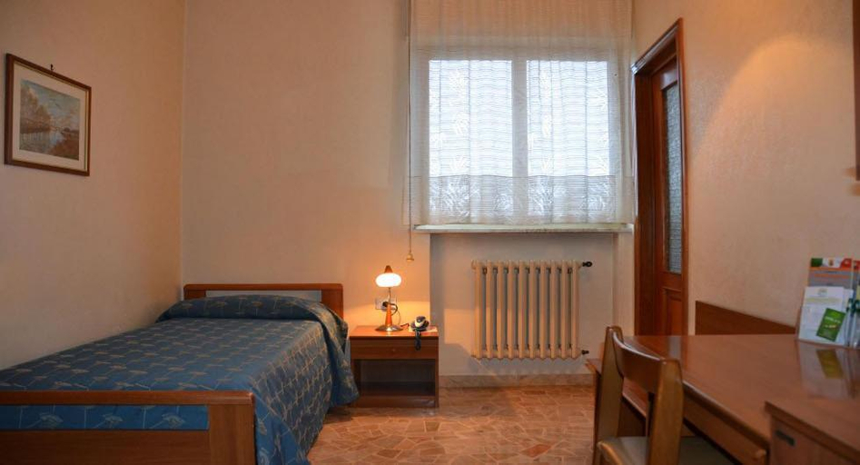 Bedroom 4, Hotel A-14, Bari