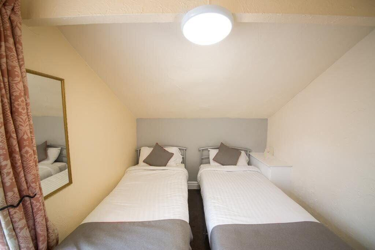 Room 3, Myroomz Hollingdales Hotel, Blackpool