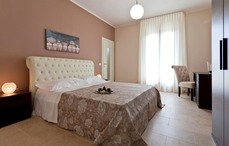 Bedroom 1, Hotel La Campana, Lecce