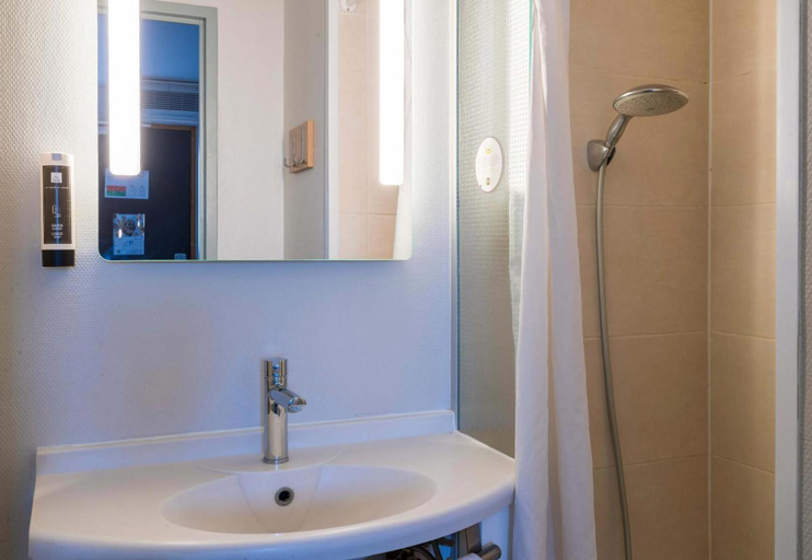 Bathroom, B&B HOTEL Orleans Ouest La Chapelle-Saint-Mesmin, Loiret