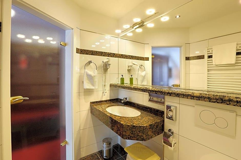 Bathroom 5, Hotel Freihof, Herford
