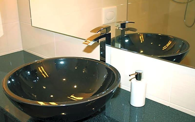 Bathroom 5, Hotel Helena, Harburg