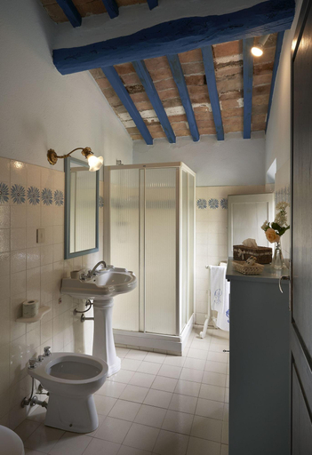 Bathroom 4, Borgo Lucignanello Bandini, Siena