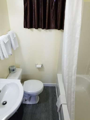 Bathroom 4, Norvic Motel, Greater Sudbury