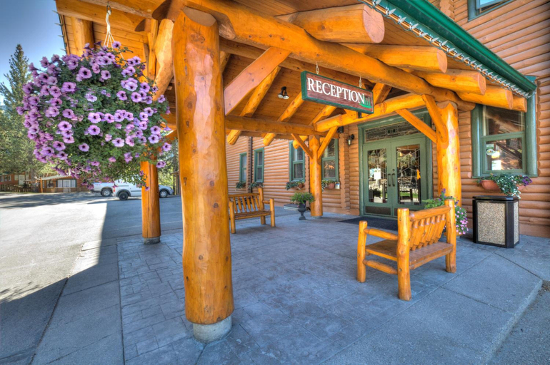 Food & Drinks 5, Overlander Mountain Lodge, Division No. 14