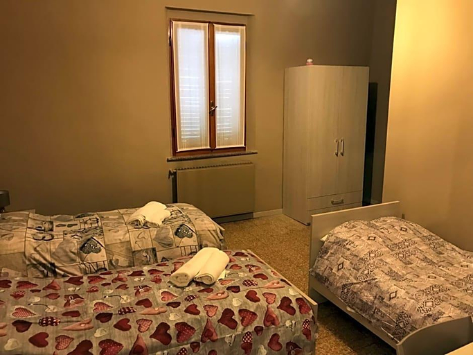 Room 5, Hotel Centrale, Piacenza