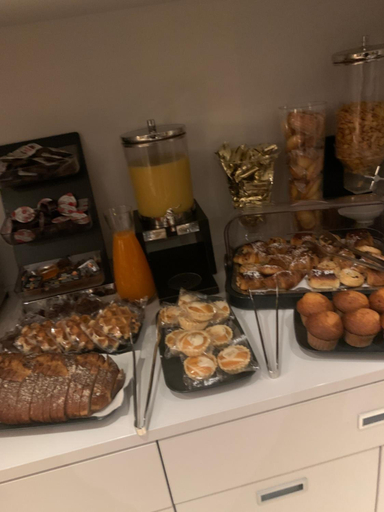 Food & Drinks