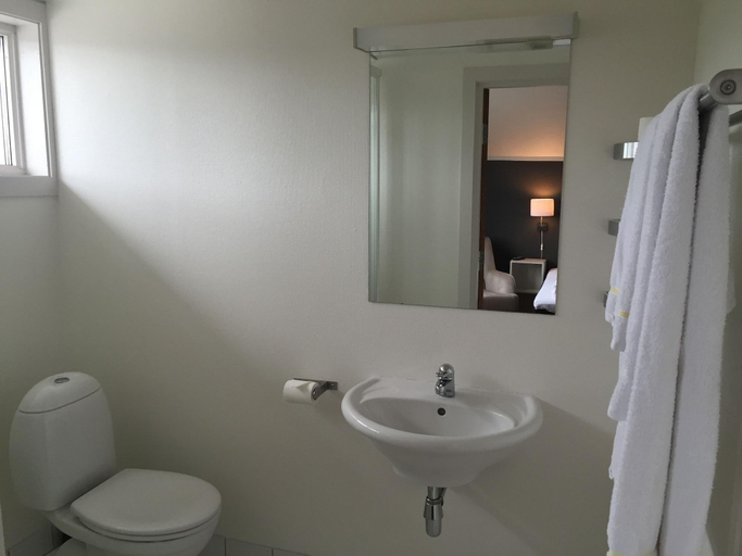 Bathroom 4, Kongsvinger Budget Hotel, Kongsvinger