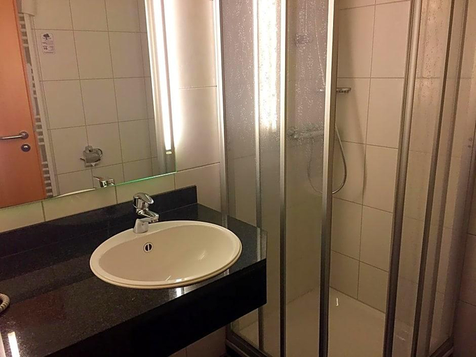 Bathroom, Hotel Driland, Borken