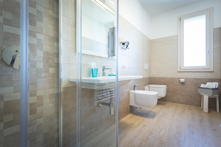 Bathroom 4, Hotel Residence Vallecorsa, Livorno