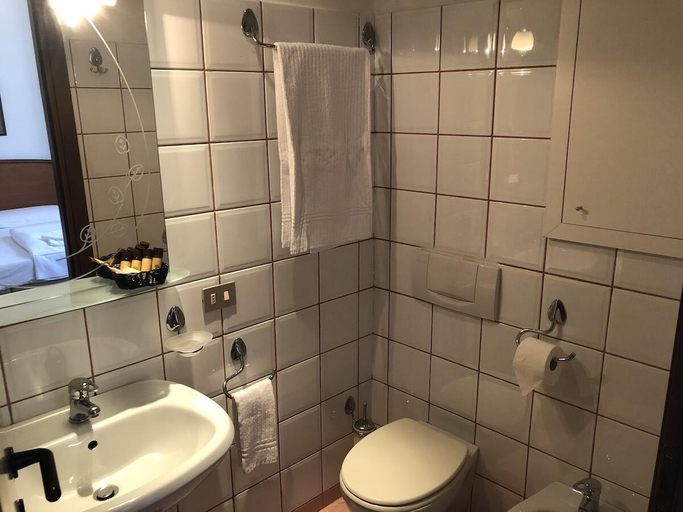 Bathroom 4, Hotel Saini, Verbano-Cusio-Ossola