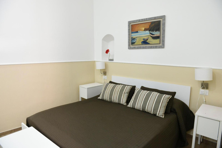 Bedroom 3, Sisters Residence, Bari