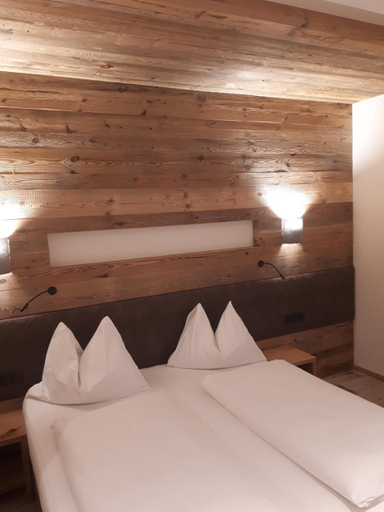 Bedroom 3, Hotel Starjet, Sankt Johann im Pongau