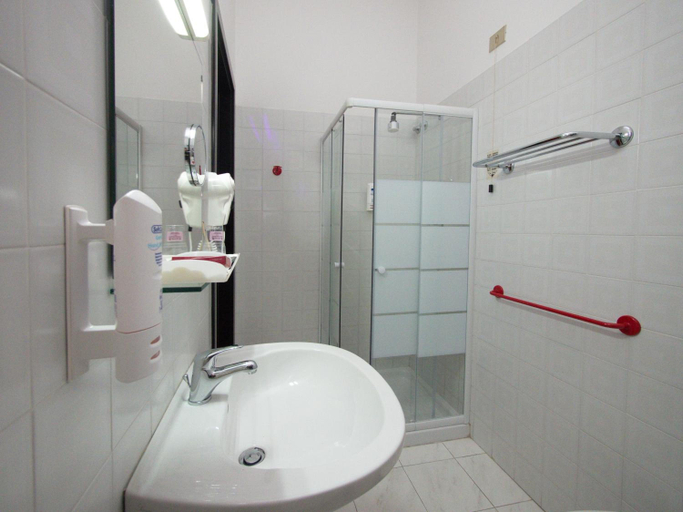 Bathroom 4, Hotel Versailles, Parma