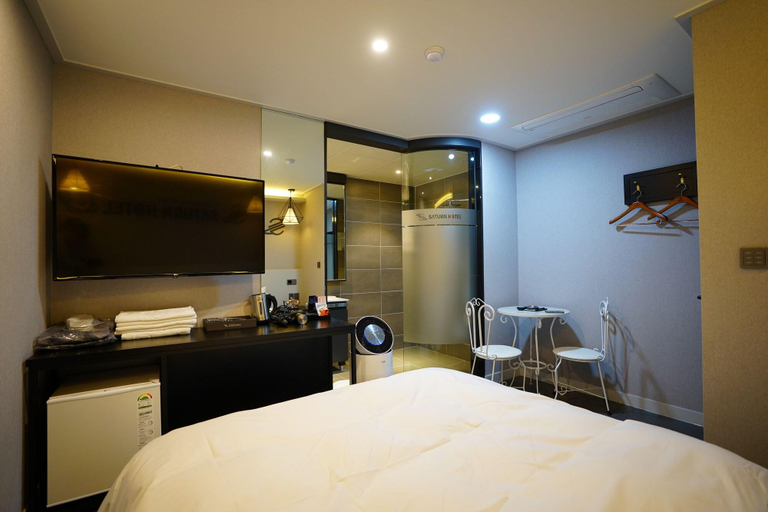 Room 3, Saturn Hotel, Seongdong