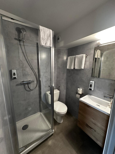 Bathroom 3, Fasthotel Laval, Mayenne
