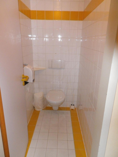 Bathroom 4, Jugend Und Familiengv Stehaus Klagenfurt, Klagenfurt