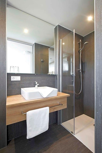 Bathroom 3, Landgasthof Lamm, Ostalbkreis