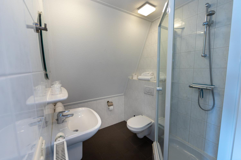 Bathroom 3, Hotel B B D Olde Smidse, Steenwijkerland