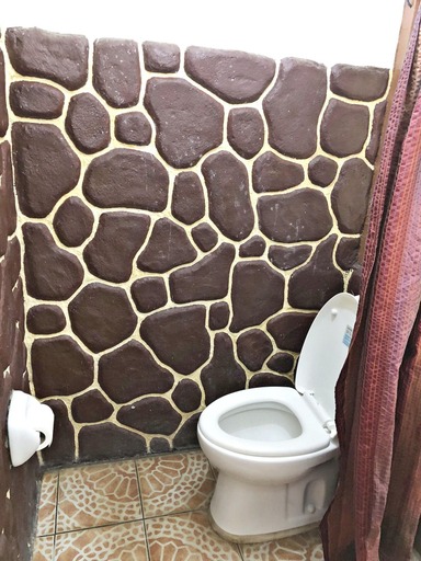 Bathroom 3, The Pelican's Resort, Lian