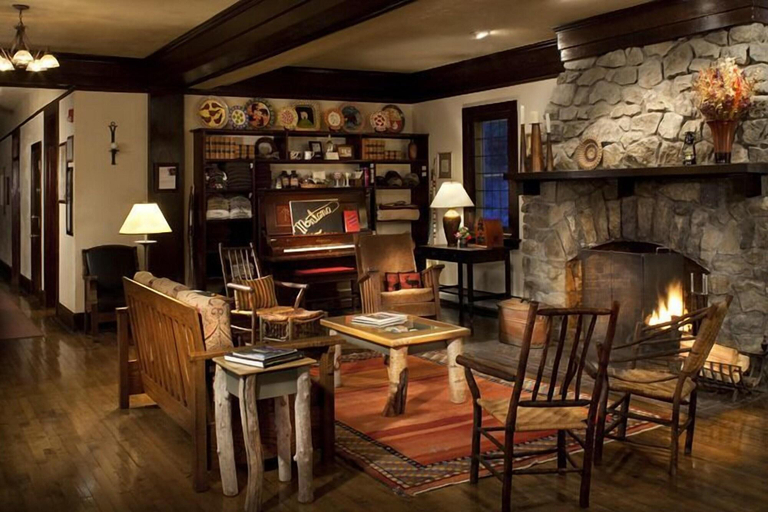 Food & Drinks 5, Belton Chalet, Flathead