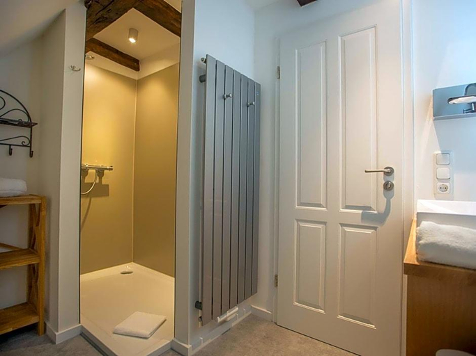 Bathroom 4, Altstadthotel Treysa, Schwalm-Eder-Kreis