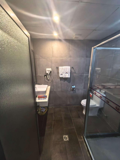 Bathroom 5, Soluxe Hotel Cotonu, Cotonou