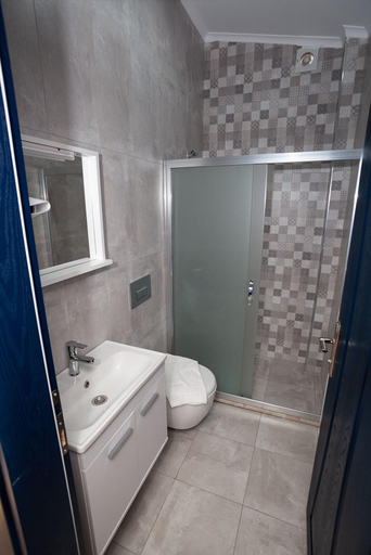 Bathroom 5, Kent Otel, Fethiye