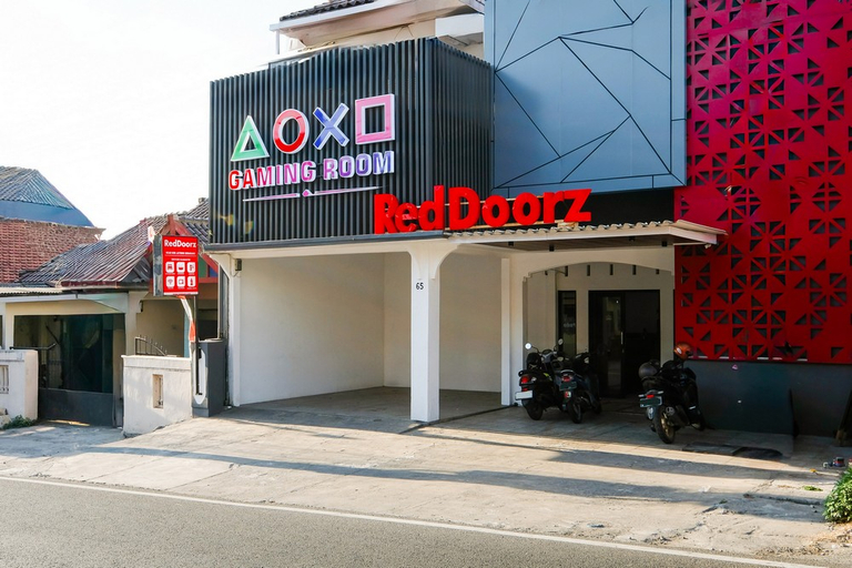 Exterior & Views 2, RedDoorz near GOR Jatidiri Semarang, Semarang