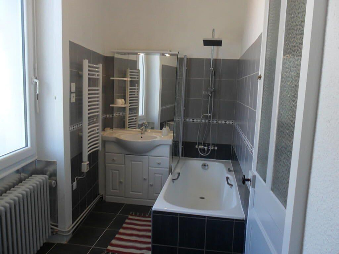 Bathroom 4, A La Grenouille, Ain