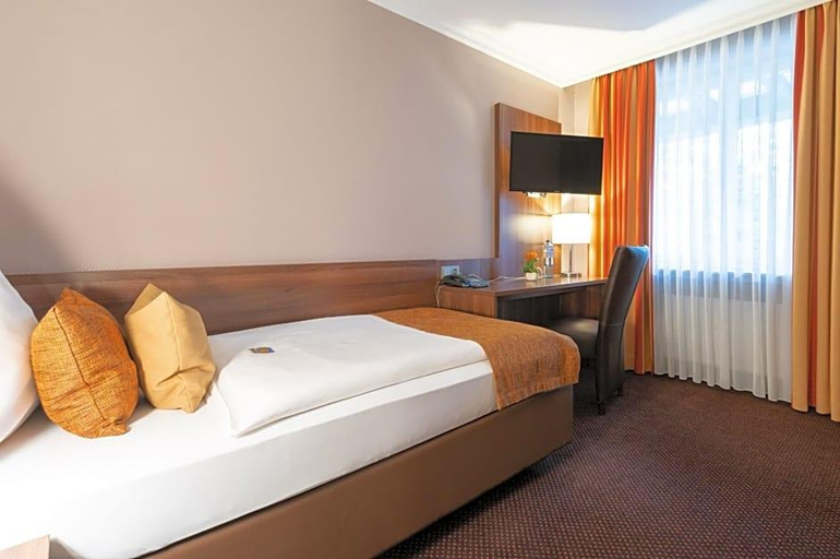 Bedroom 4, Hotel Im Park, Mettmann