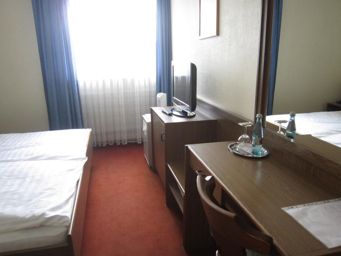 Bedroom 1, Hotel Princess, Main-Kinzig-Kreis