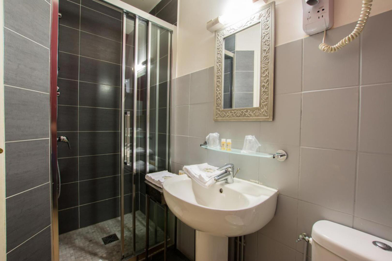 Bathroom 3, Hotel Val De Loire, Indre-et-Loire