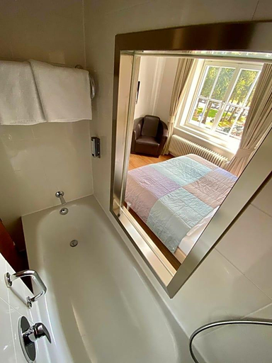 Bathroom 4, Das Nikolai Hotel, München