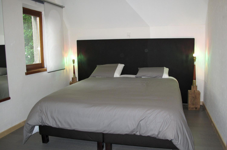 Bedroom 2, Stone Station, Liège
