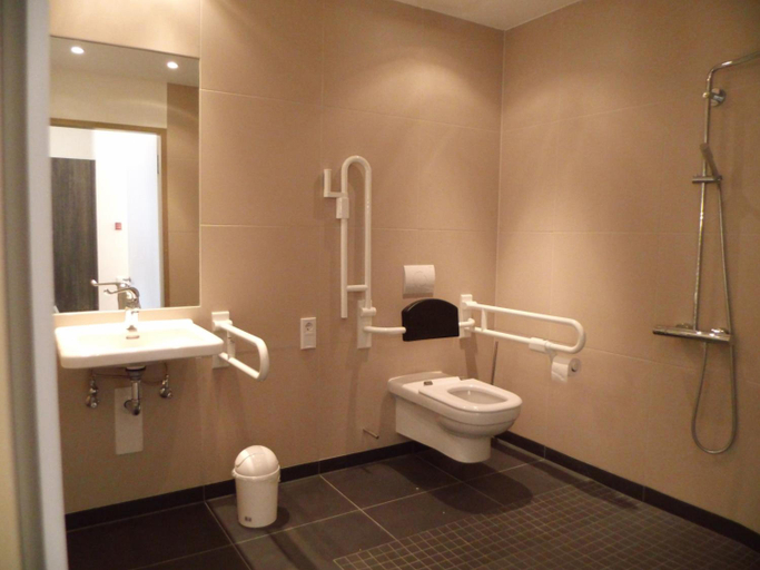 Bathroom 3, Boardinghaus Weinberg Campus, Halle (Saale)