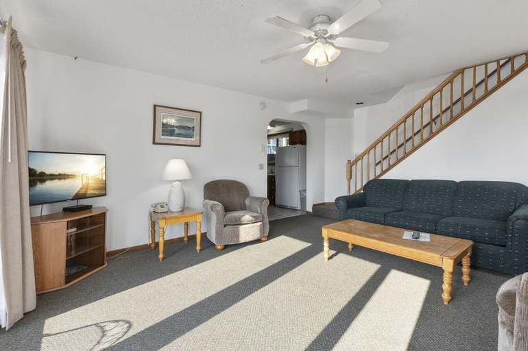 Public Area 3, Pelican Lakes Motel, Crow Wing