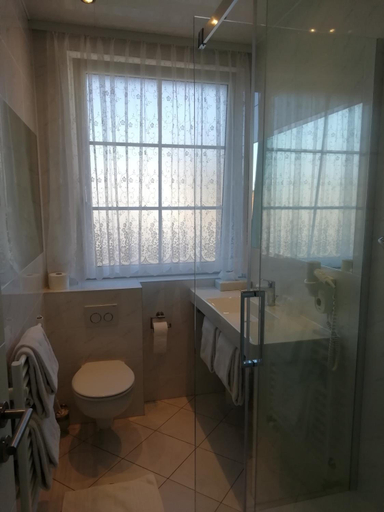 Bathroom 3, Isenburger Hof, Offenbach
