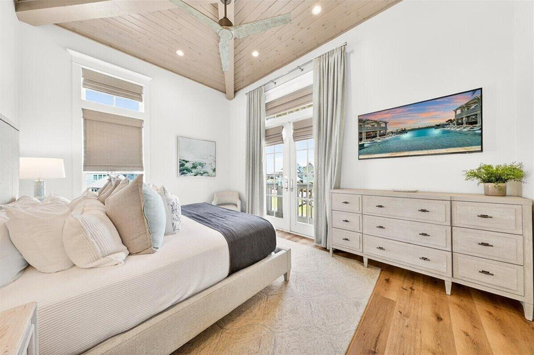 Lobby 3, Boardwalk Breeze 109 Sou, Nueces