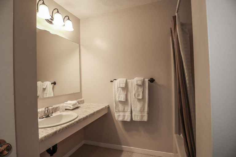 Bathroom 4, Atlantic Motel, Westmorland