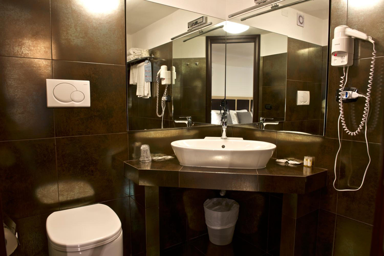 Bathroom 4, Hotel Ristorante Centosedici, Latina