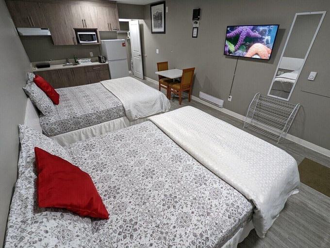 Room 4, Riverside Motel, Division No. 1