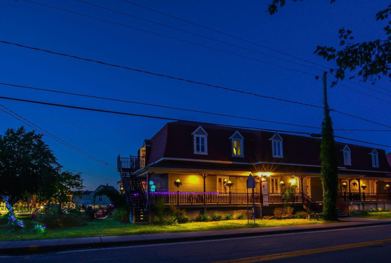 Exterior & Views