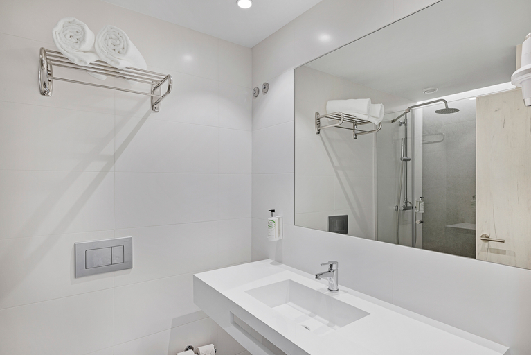 Bathroom 4, B&B Hotel Leiria Fatima, Leiria