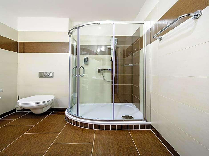 Bathroom 4, Alexander, Tachov