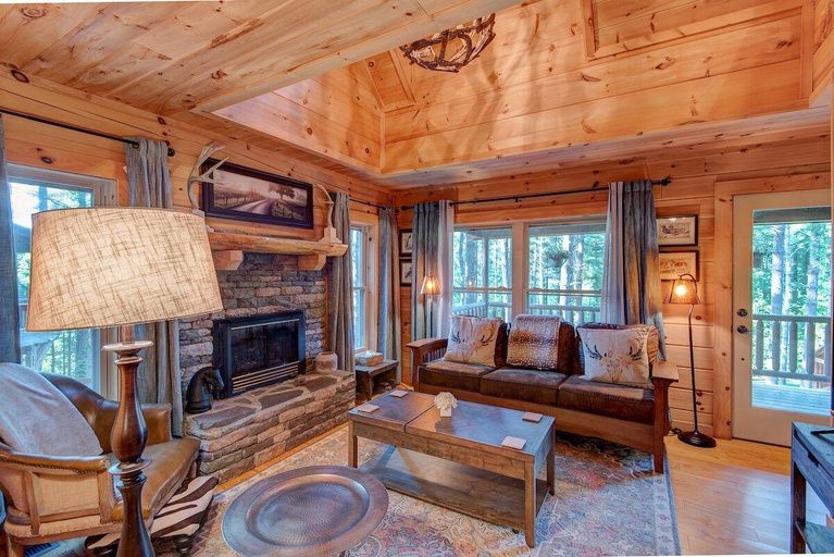 Public Area, Heritage Hill Cabins, Watauga