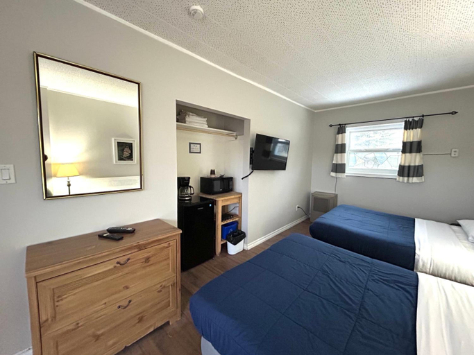 Bedroom 2, Mountain View Motel, Renfrew